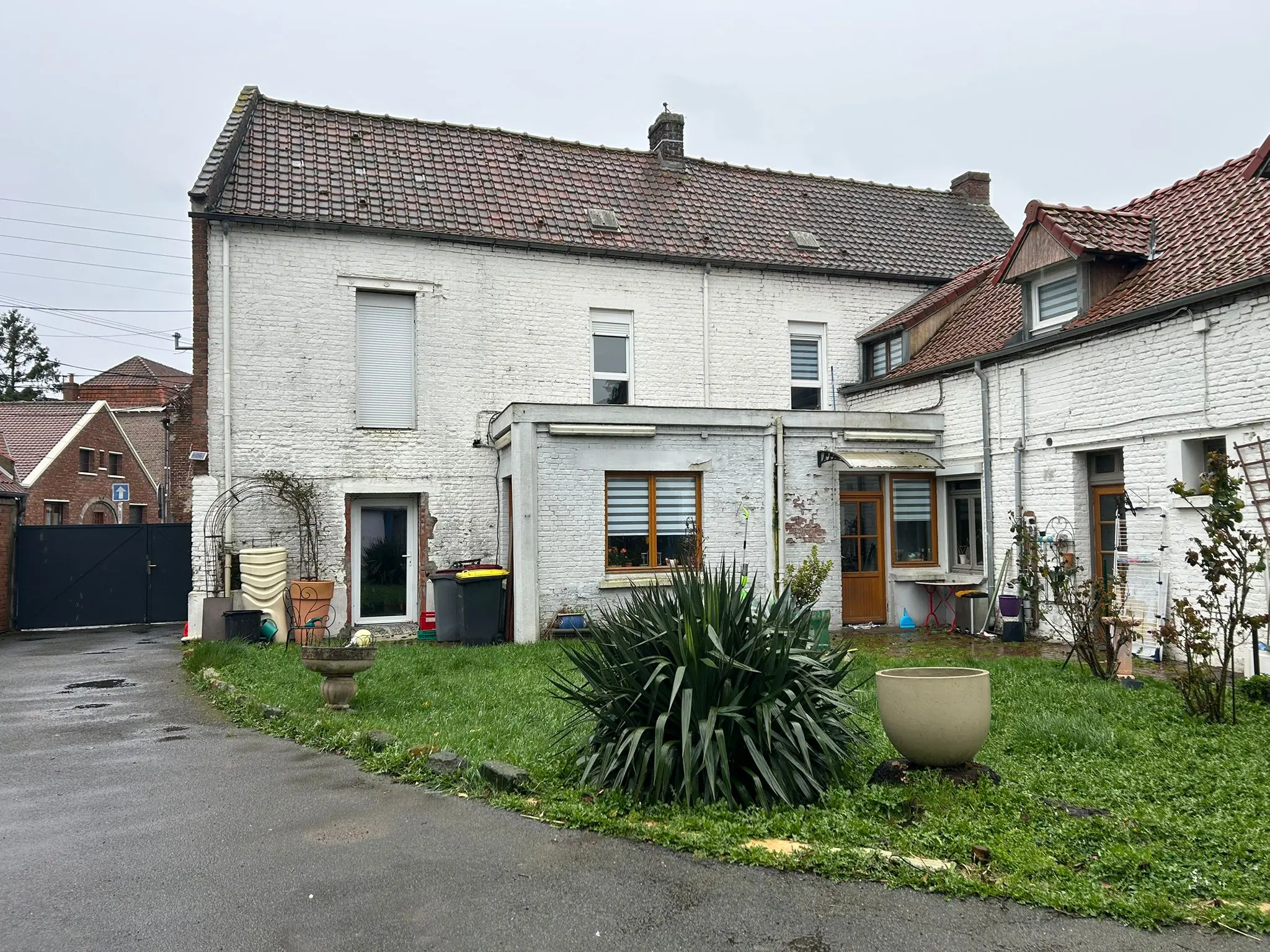 Ferme, hangar et maison du projet immobilier en cours